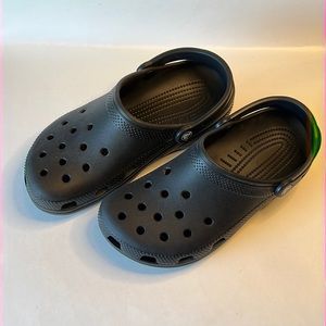 Crocs black 7 men / 9 woman